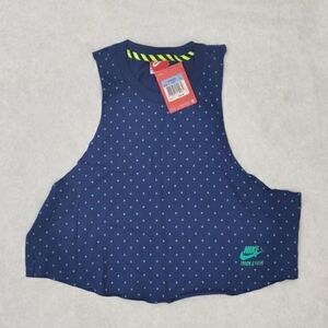 NIKE Crop Top